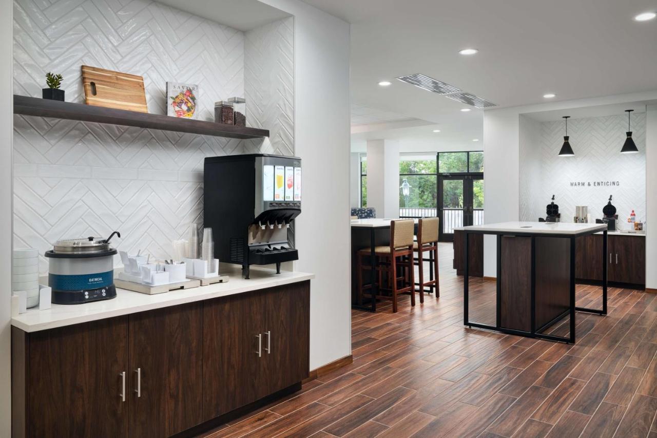Hampton Inn Towson Downtown Экстерьер фото