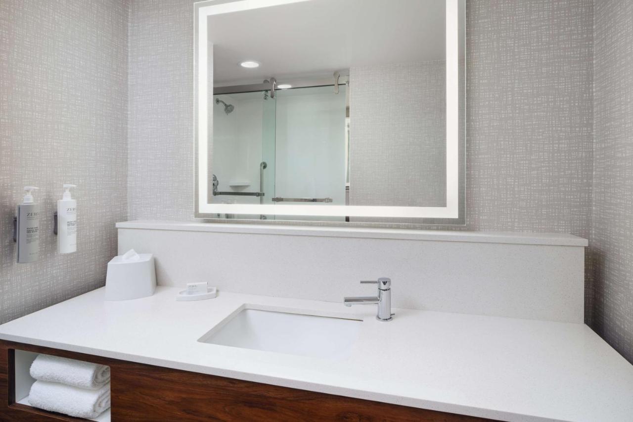 Hampton Inn Towson Downtown Экстерьер фото