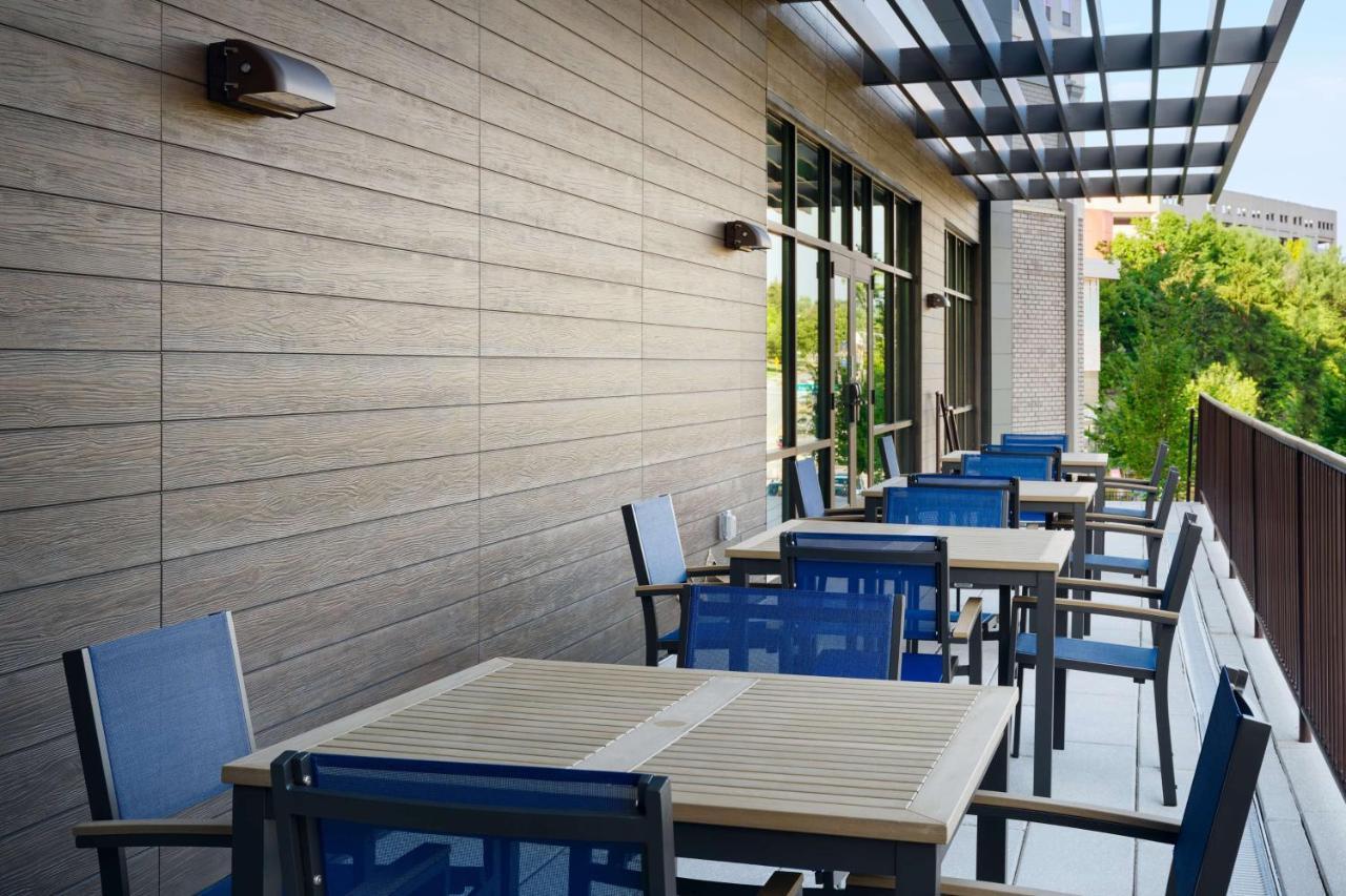 Hampton Inn Towson Downtown Экстерьер фото