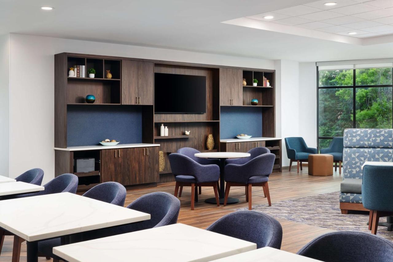 Hampton Inn Towson Downtown Экстерьер фото